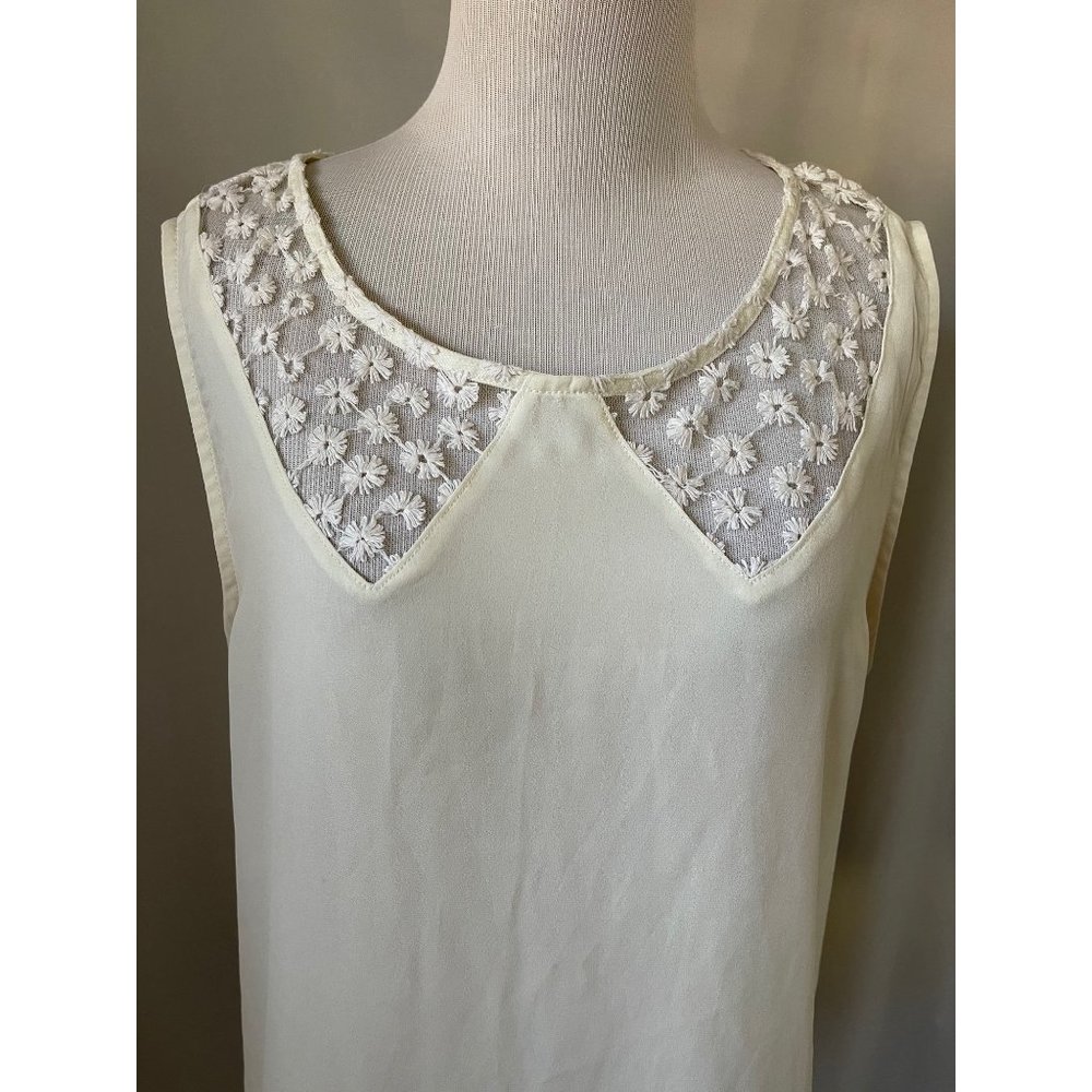 Forever 21 Cream Floral Lace Collar Design Neck Sleeveless Blouse / Tank - Picture 2 of 11